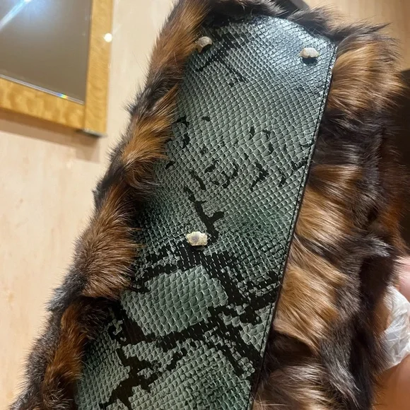 2000s Cartier vintage Elegant Fur and Leather Women's Bag - Picture 4 of 7